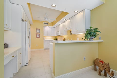 DNTL02 - Fully equipped kitchen with breakfast nook