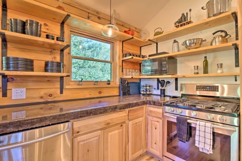 Kitchen | Coffee Maker | Spices | Dishwasher | Hot Water Pot