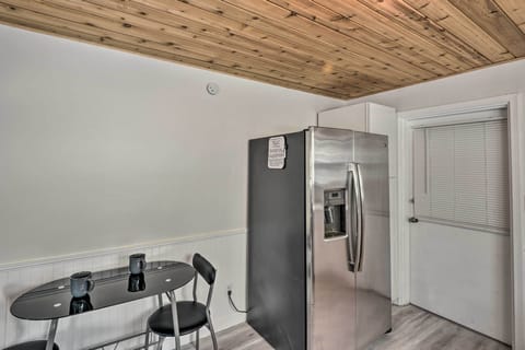 Dining Area | Dishware/Flatware