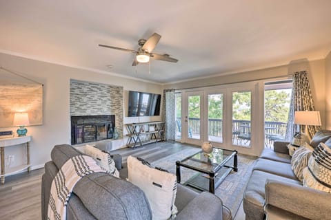 Hot Springs Vacation Rental | 2BR | 2BA | 6 Stairs to Access | 1,344 Sq Ft