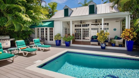 Welcome to ELEGANT ESCAPE...