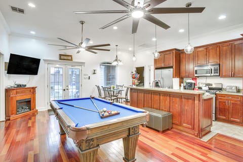 Game Room & Kitchen | Pool Table