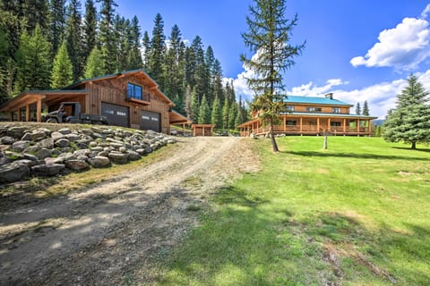 Troy Vacation Rental | 3BR | 3BA | 3,500 Sq Ft | 5 Stairs Required