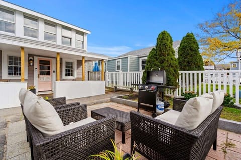 Common outside sitting & grilling area