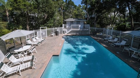 Pool /Deck, Loungers and Bathrooms