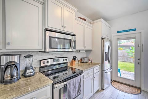 Kitchen | Cooking Basics | Paper Towels Provided