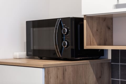 Fully equipped kitchenette. 