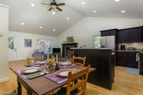 Dining area off the kitchen with seating for 4.