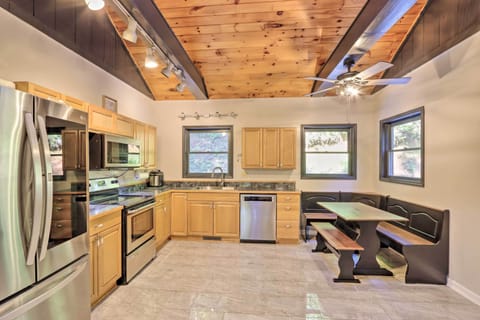 Full Kitchen | Dishwasher | Electric Range | Fridge | Microwave