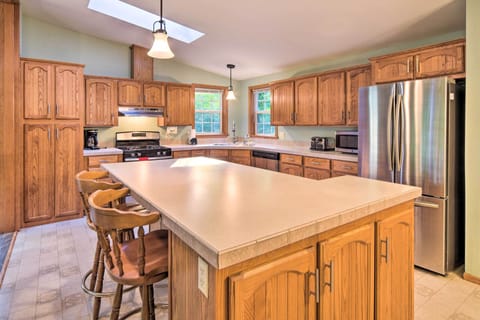 Kitchen | Cooking Basics | Coffee Maker | Paper Towels/Trash Bags Provided