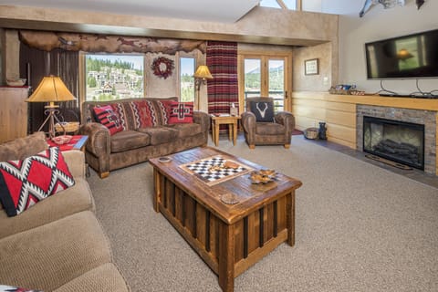 Beautifully appointed top floor condo