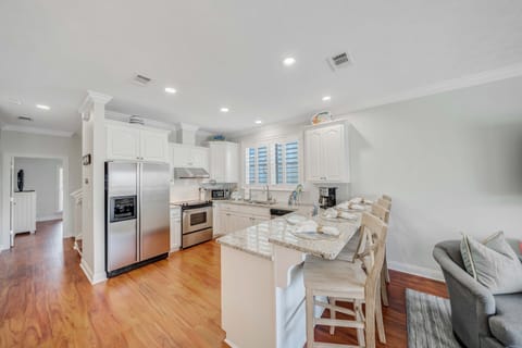 There is a dining table, perfect for enjoying a meal or playing a game, as well as additional breakfast bar seating.