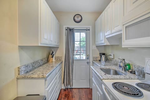 Dallas Vacation Rental | 2BR | 1BA | Single-Story Home | 500 Sq Ft