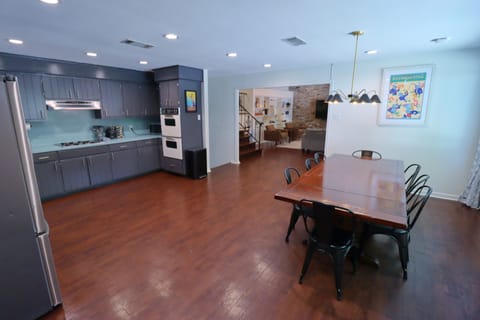Open dining/ kitchen / living room, great for large groups!