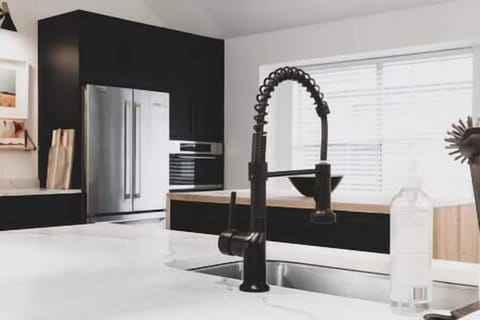 Exquisite farmhouse sink and stainless steel appliances!!