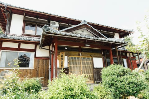 It is a workation facility that renovated an old private house.