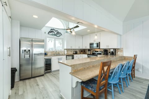 Grab a quick bite or enjoy meals at the breakfast bar seating 5