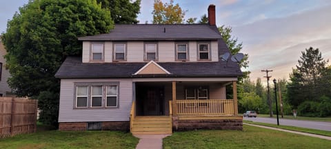This is the 4-unit apartment building