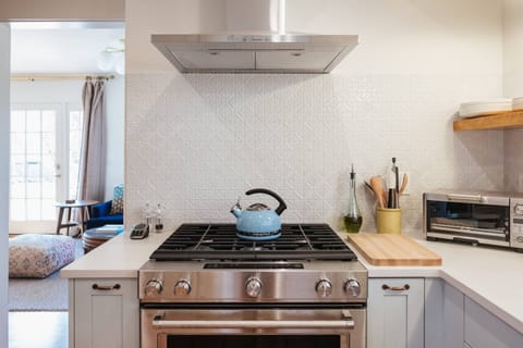 "This place was in a great location, very quiet, comfy beds, well-stocked kitchen, chic decor." - Jil