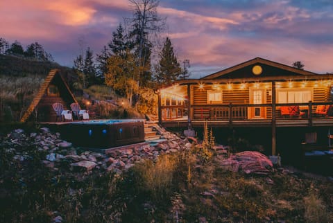 Outdoor Cinema, Hot Tub with A-Frame Sundeck & Real 1970s Log Cabin