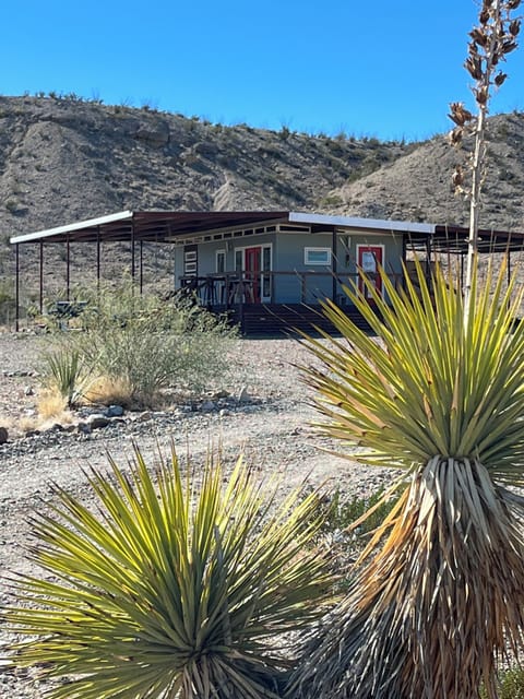 The Modern House @ Paisano Azul Ranch