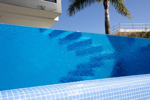 Infinity pool with glass wall