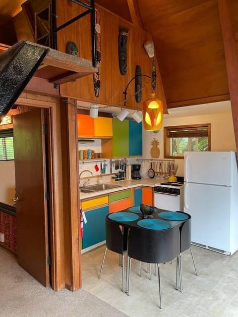 Dining and kitchenette with all essentials