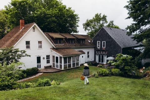 Welcome to Three Sisters Farm! A historic classic farmhouse in MidCoast Maine! 