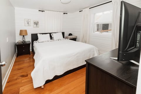 Main Level - Queen Suite 1