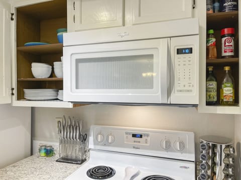 Plates, bowls, full spice rack! This is an amazing unit!