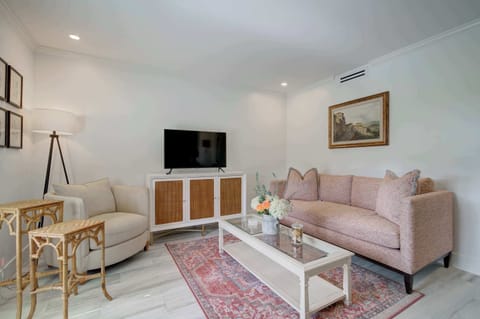 Living room area with tv