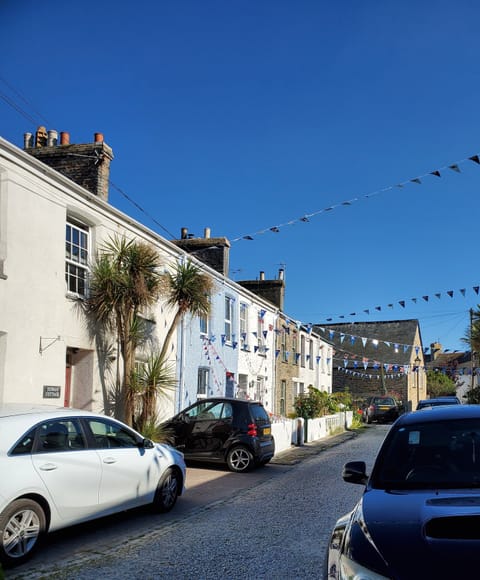 Located on a quirky little dead-end street, also the oldest street in Newquay