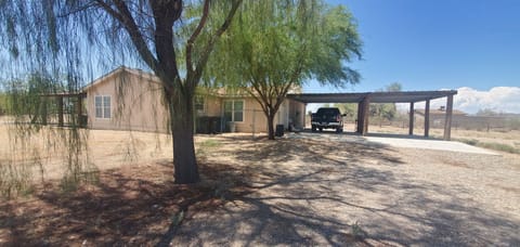 4Bedrm House + Horse Facilities House in Surprise