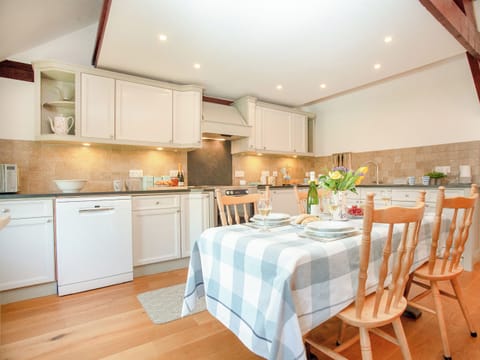 Kitchen/diner | Cowslip Cottage, Withleigh, near Tiverton
