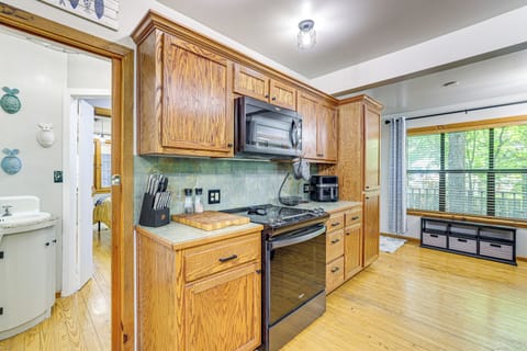 Kitchen | Main Level | Cooking Basics | Dishwasher | Crockpot | Spices