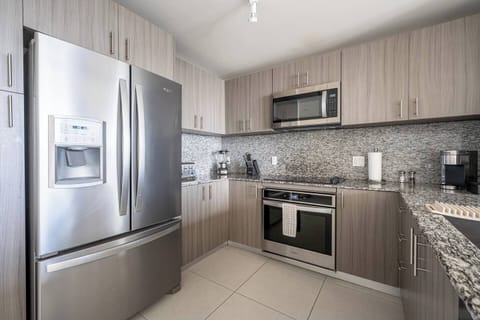 Full kitchen with all cookware and stainless steel appliances!