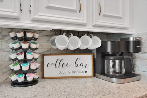 Luxury Lakefront - Game Room - 7 beds - Hot tub - Kayaks - Dock House in Lake Conroe