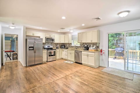 Kitchen | Cooking Basics | Breakfast Bar