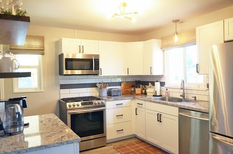 Fully stocked and updated kitchen, see guidebook for inventory list.
Stainless steel appliances and granite countertops. Bright and well laid out for cooking or baking during the holidays,