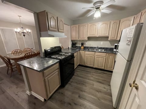 Equipped kitchen for you cooking needs