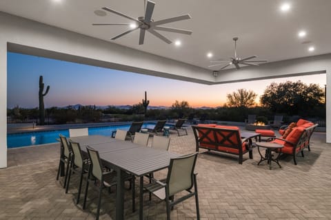 Sleek and Sophisticated Scottsdale Manor
