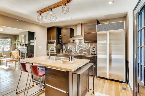 Designer kitchen with Italian Bisazza Glass mosaic splash, gas cooktop