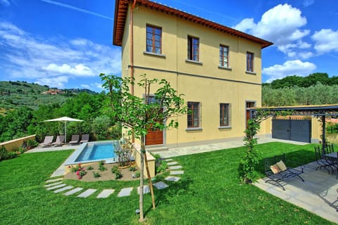 Building Exterior, Garden, Outdoor, Pool, Summer