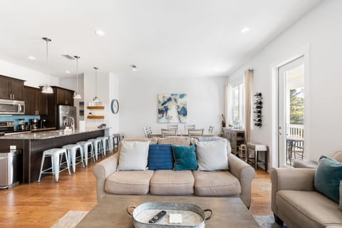 Open layout makes it easy to connect throughout the living room, dining area, and kitchen.