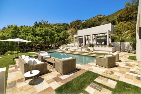 Second casita  overlooking ocean with queen bed and full- bunk beds, kitchenette