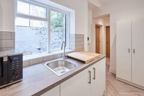 Apartment 1 @ High Street, Caernarfon - Host & Stay