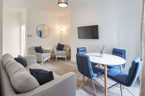 Apartment 1 @ High Street, Caernarfon - Host & Stay