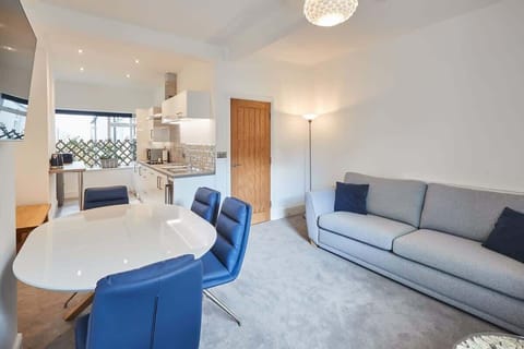 Apartment 2 @ High Street, Caernarfon - Host & Stay