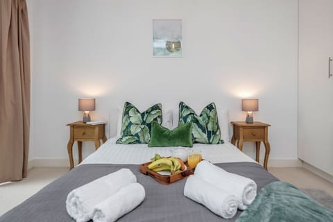 Very clean bedroom space 