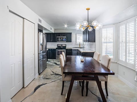 The Kitchen - Casual Fresh Dining.